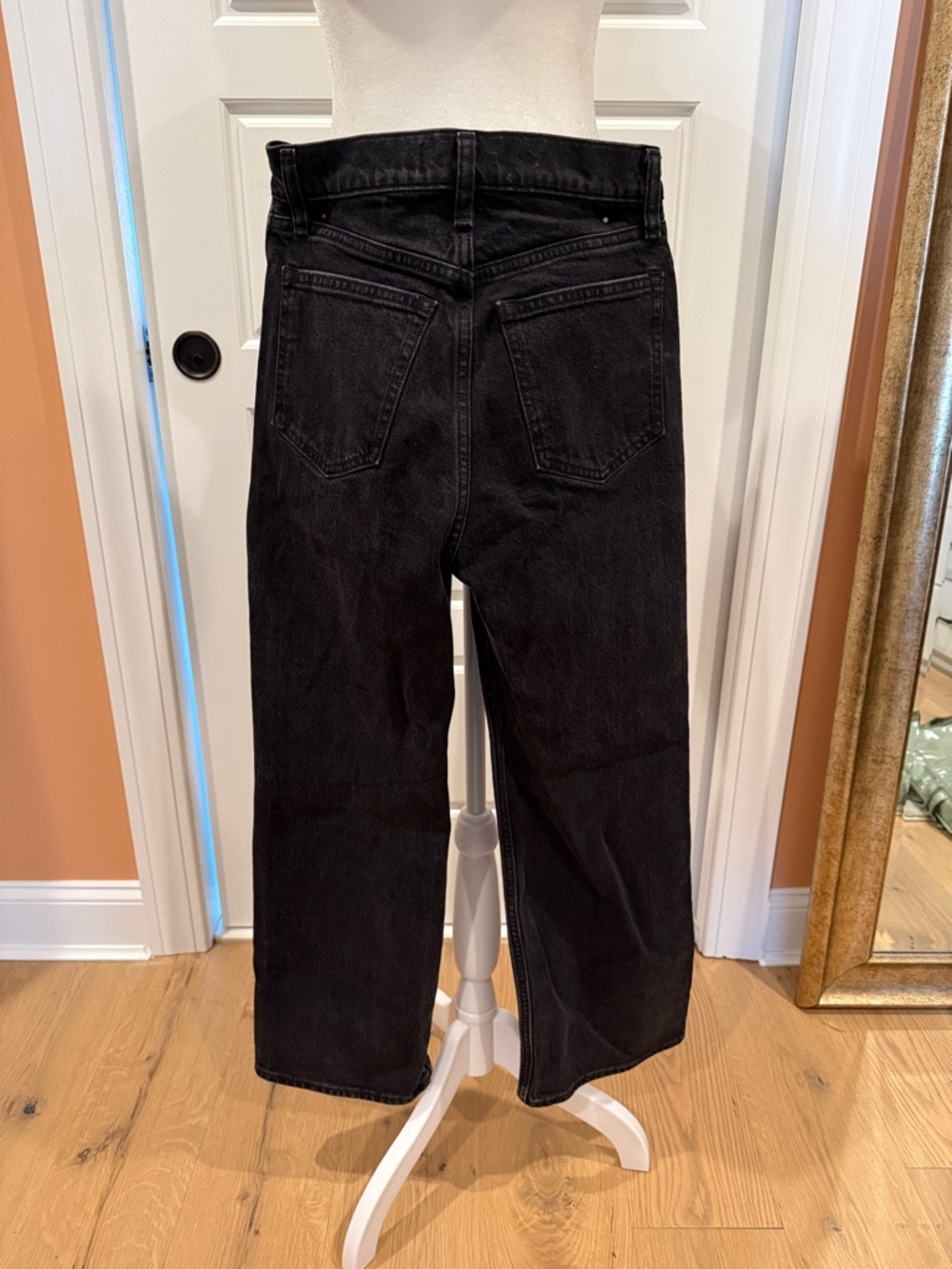 Abercrombie The ‘90s Relaxed Jean High Rise - Picture 2 of 2